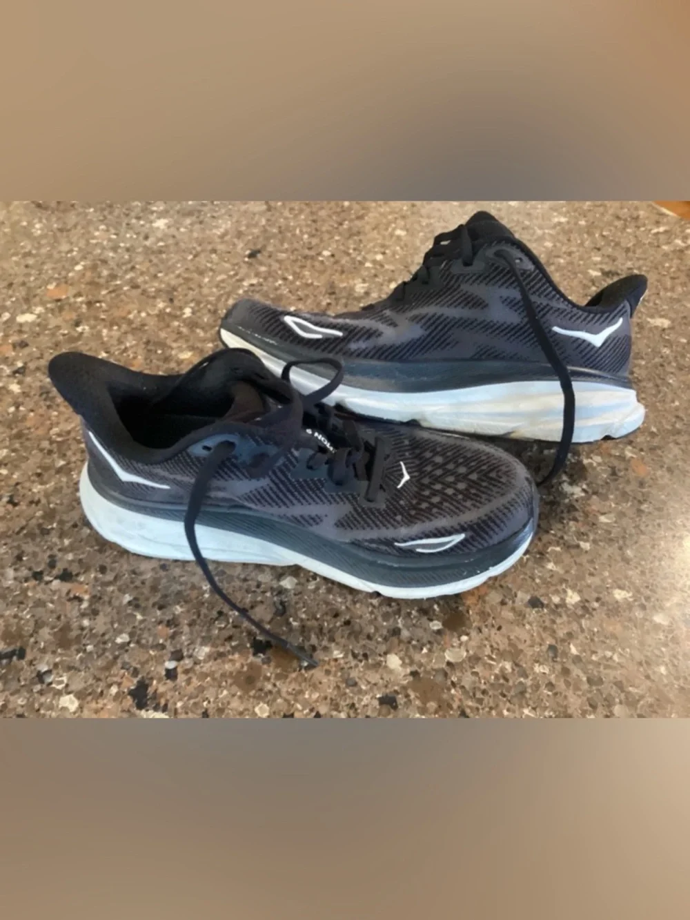 Hoka One One Women’s Black Clifton 9 Running Shoes, Size 7 - Picture 2 of 7